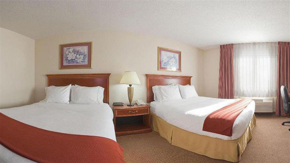 Baymont By Wyndham Chelsea Hotel Exterior photo