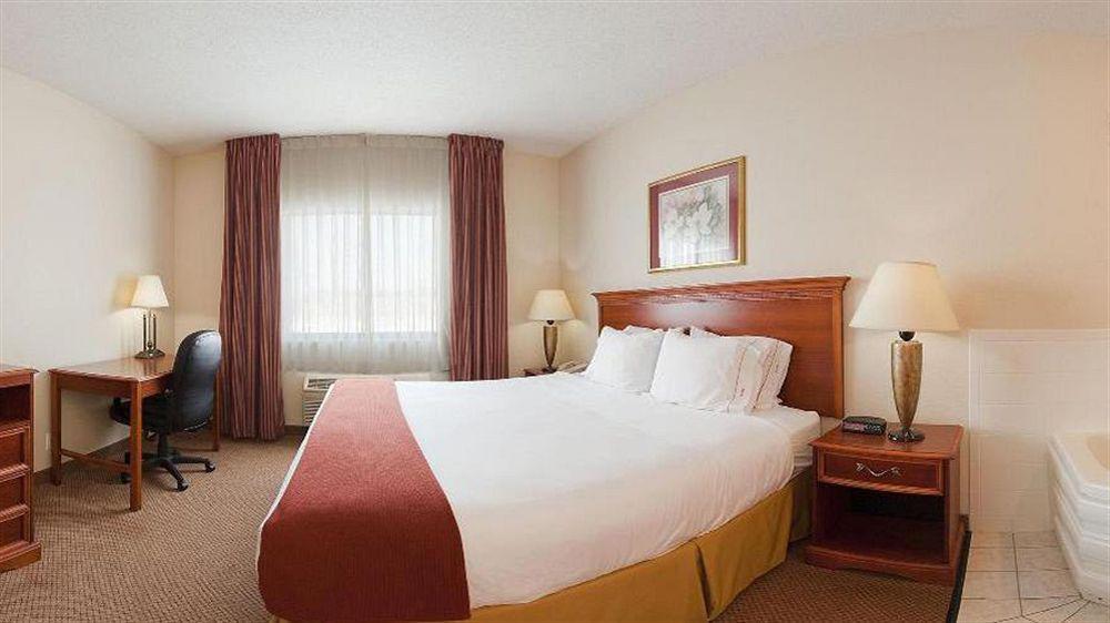 Baymont By Wyndham Chelsea Hotel Exterior photo