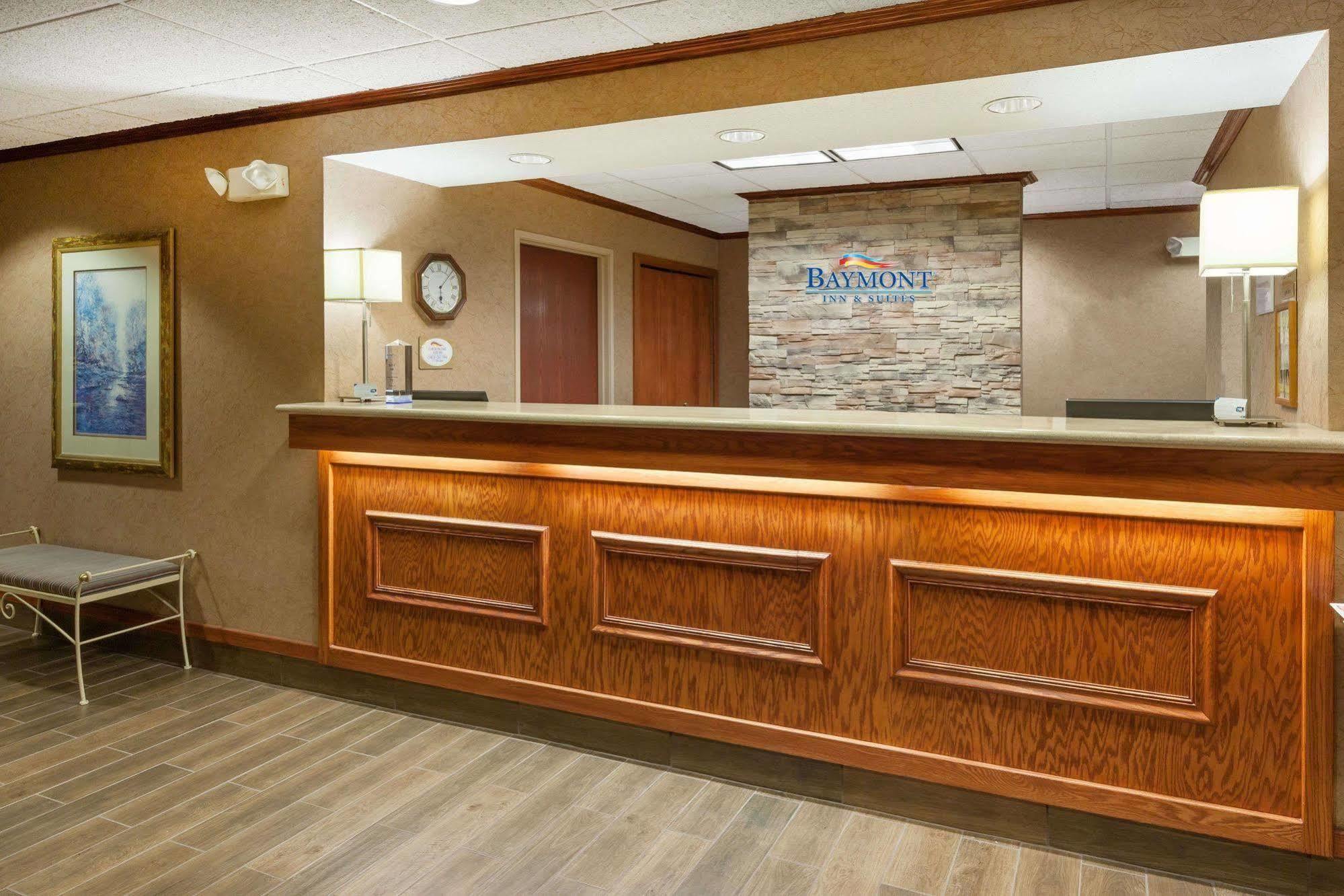 Baymont By Wyndham Chelsea Hotel Exterior photo