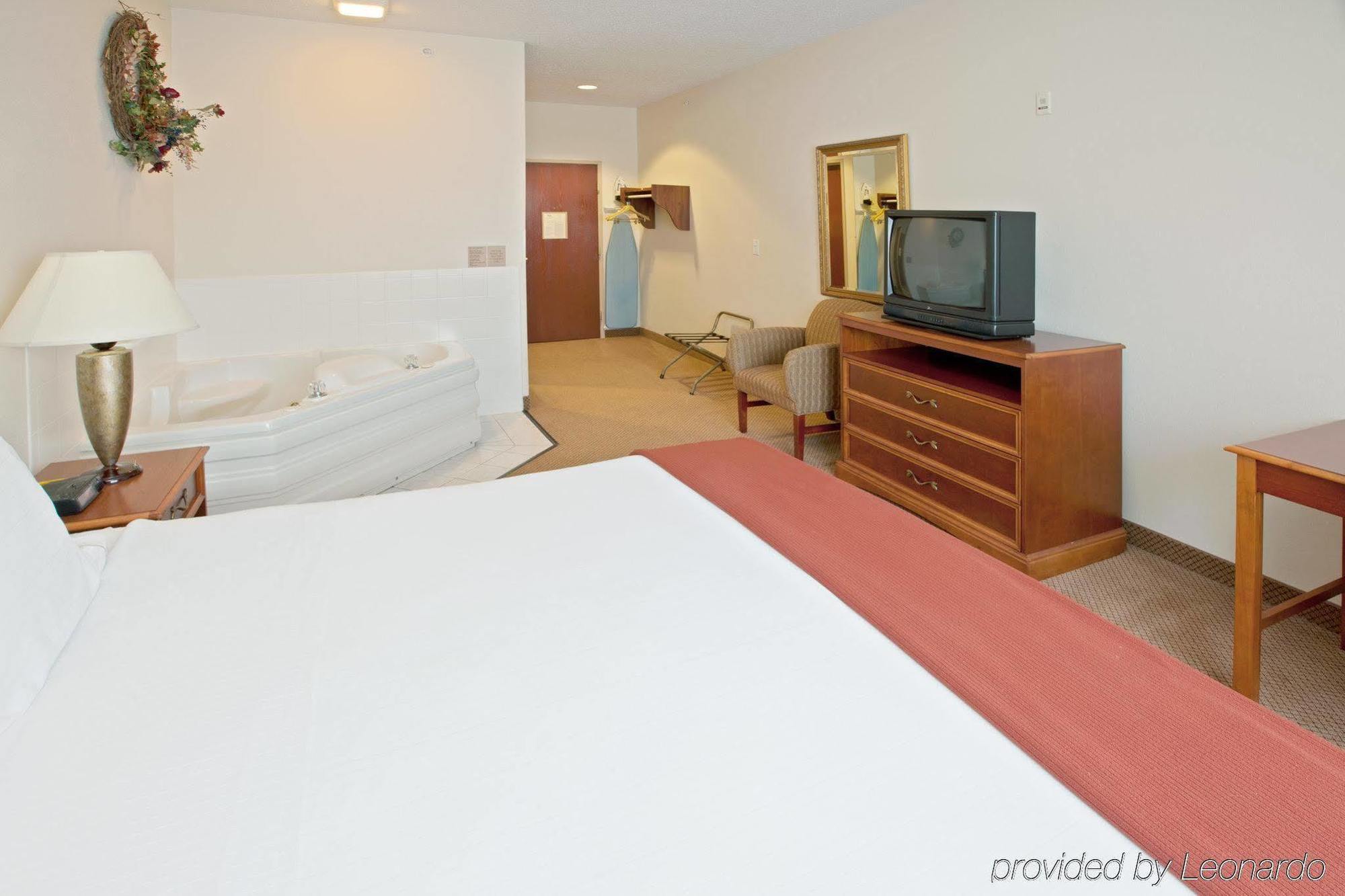Baymont By Wyndham Chelsea Hotel Exterior photo